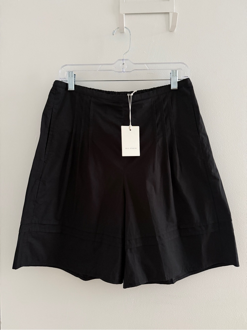 Deiji Studios NWT The Pintuck Women’s Shorts in Black Size Medium